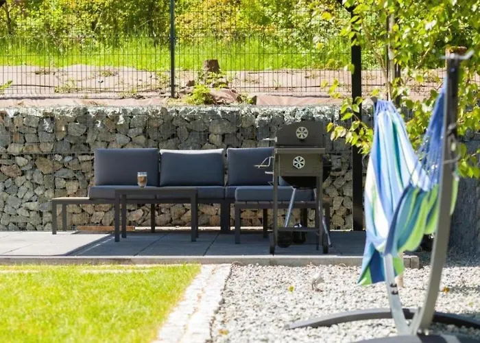 Sovanova W Gorach Sowich Z Tarasem I Widokiem Kolce