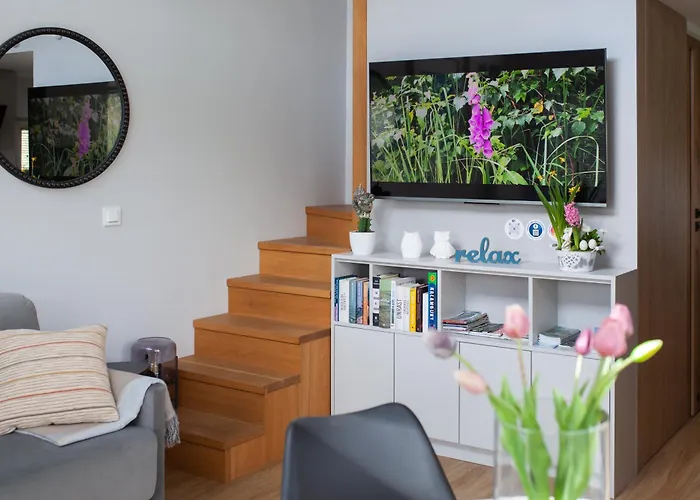 Sovanova W Gorach Sowich Z Tarasem I Widokiem Kolce